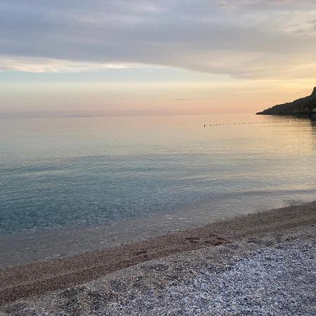 Wave N' Sea Apartments Himare Buitenkant foto