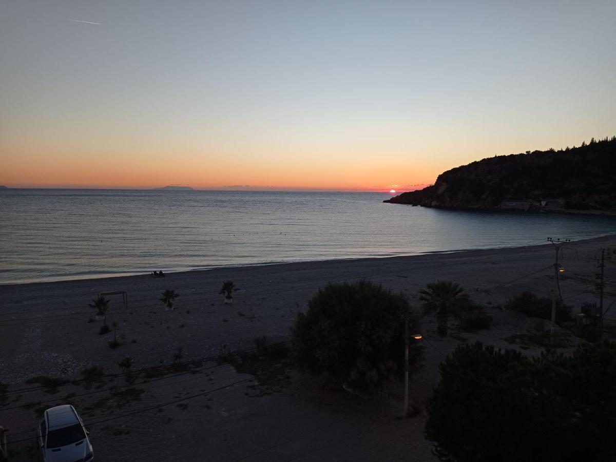 Wave N' Sea Apartments Himare Buitenkant foto