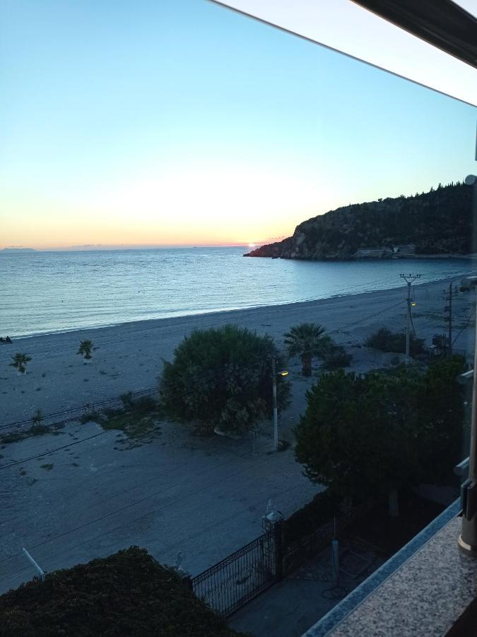 Wave N' Sea Apartments Himare Buitenkant foto
