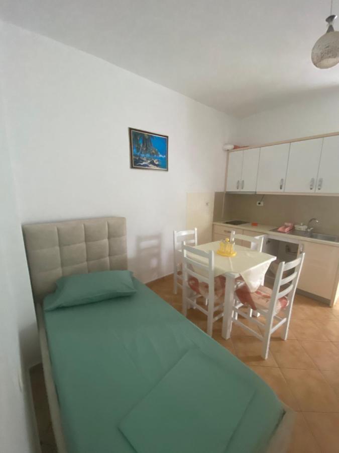 Wave N' Sea Apartments Himare Buitenkant foto