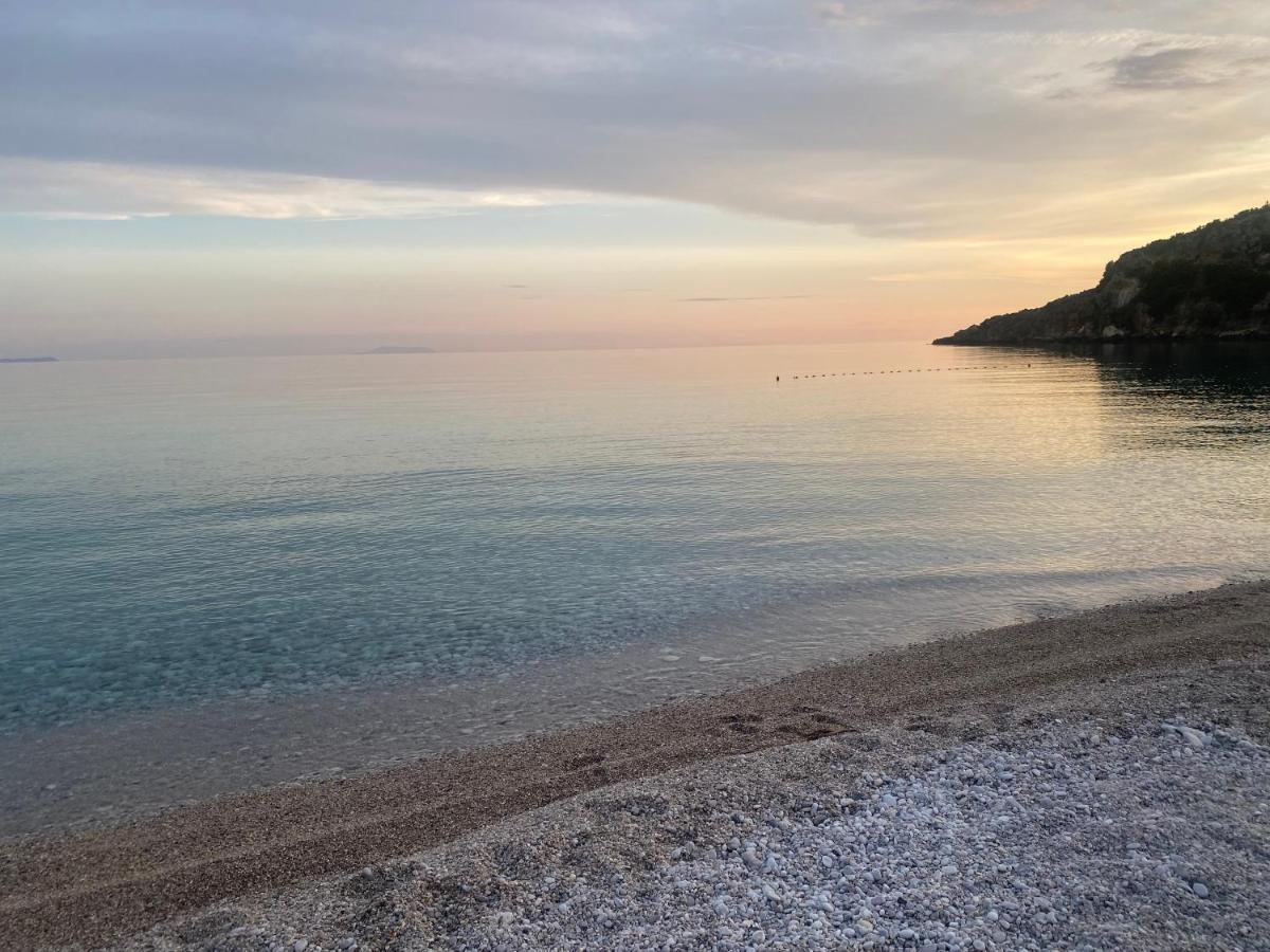 Wave N' Sea Apartments Himare Buitenkant foto