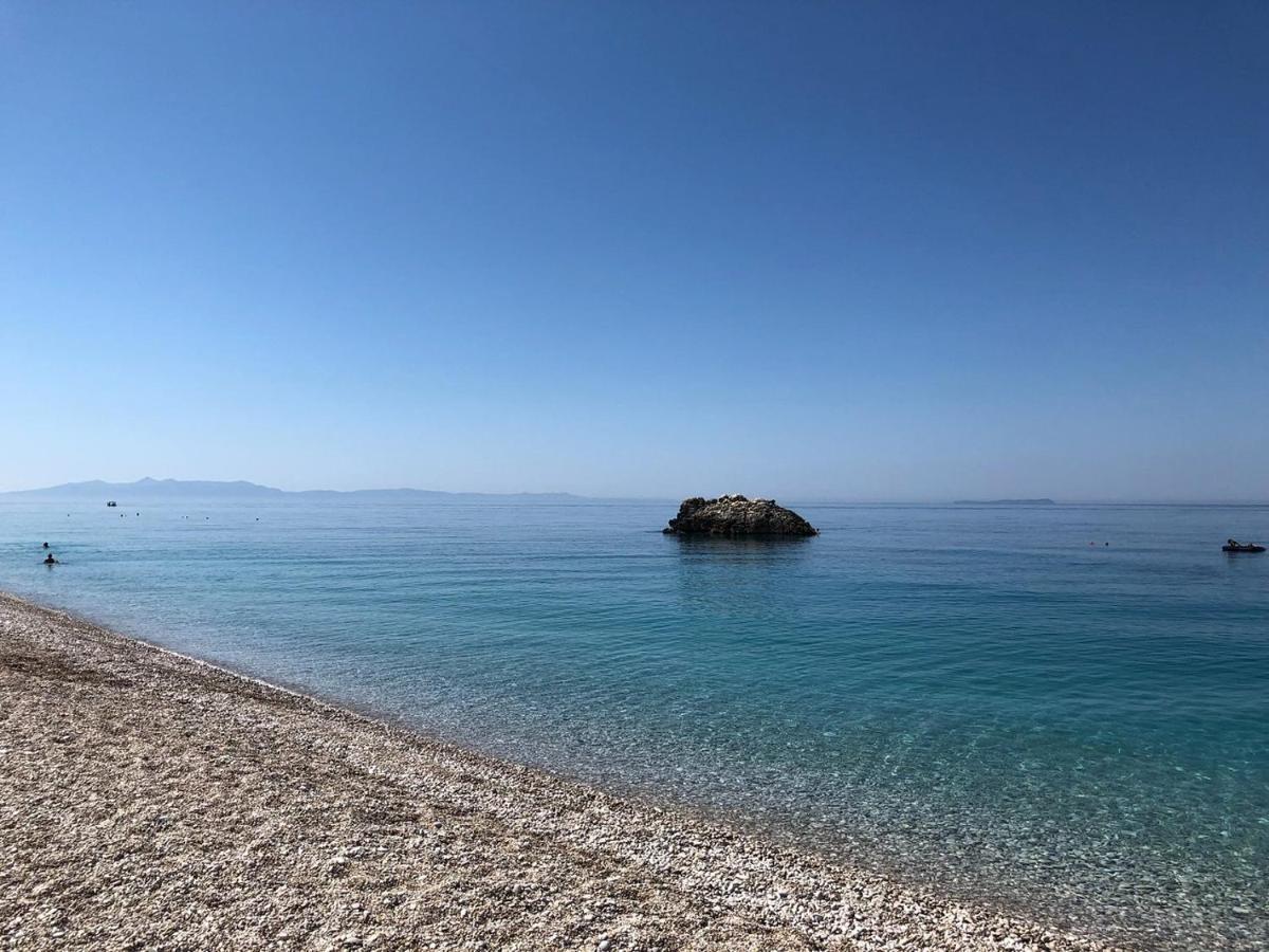 Wave N' Sea Apartments Himare Buitenkant foto